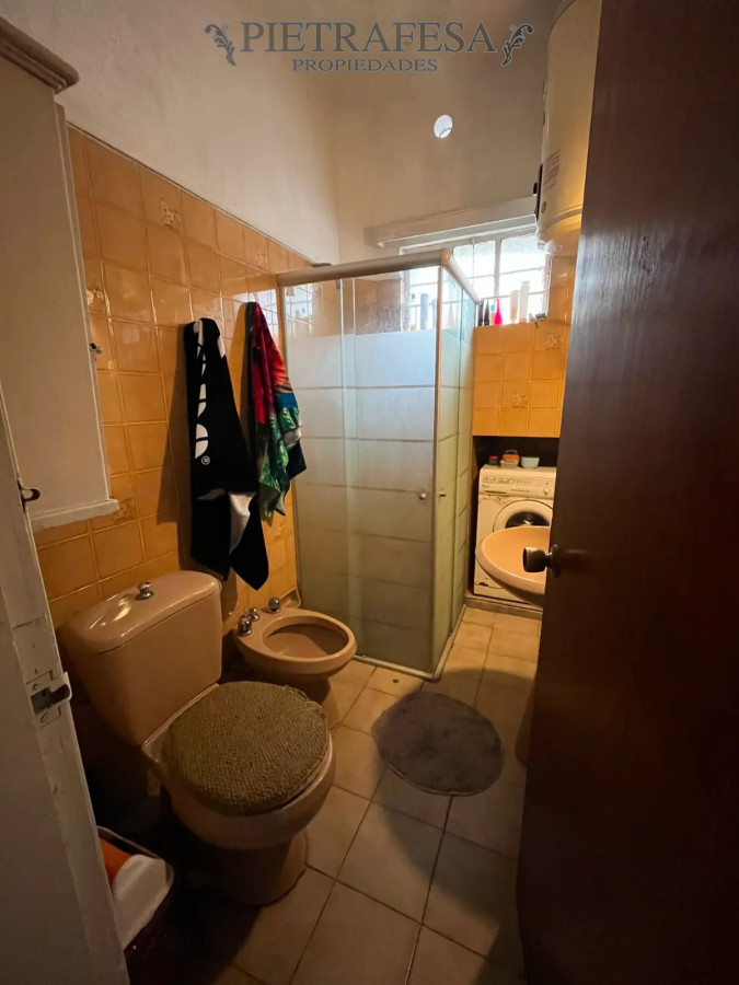 Casa ID.7555 - Casa mas apto en venta 4 dormitorios, 3 baños, fondo y garaje-Víctor Raúl Haya de la Torre-Malvin 