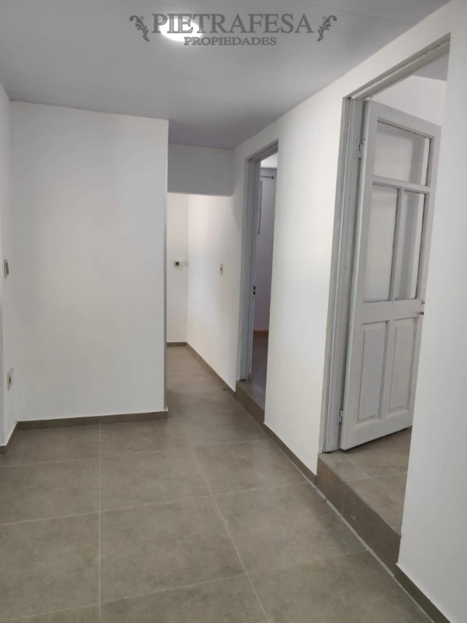 Casa ID.15131 - Casa en alquiler, 2 dormitorios, 1 baño, patio, cochera. La Teja.