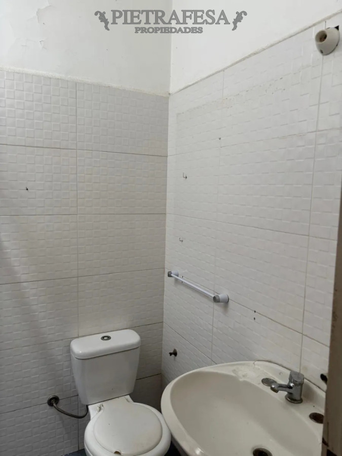 Casa ID.14872 - Casa en alquiler, 2 dormitorios, 1 baño, terraza. Brazo Oriental.