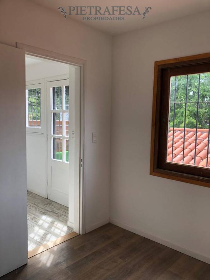 Casa ID.8297 - Casa en alquiler, 1 dormitorio, 1 baño, doble patio, Príamo, Punta Gorda.