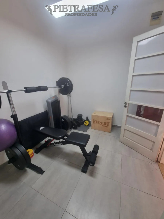 Casa ID.15018 - Casa en venta, 4 dormitorios, 2 baños, terraza con parrillero. Bella Vista.