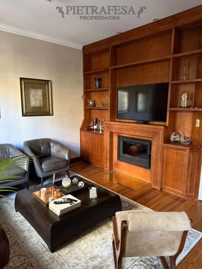 Casa ID.10966 - Casa a la venta, 4 dormitorios, 3 baños, patio, terraza con jacuzzi, garaje 3 autos - Pocitos