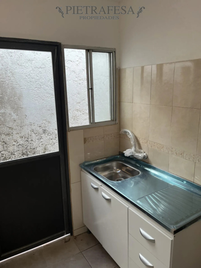 Casa ID.16326 - Casa en alquiler, 3 dormitorios, 1 baño, patio. Union.
