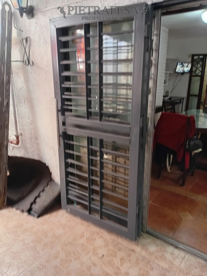 Casa ID.15836 - Casa en alquiler, 3 dormitorios, 3 baños, patio, garaje. Capurro.