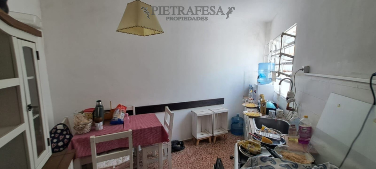Casa ID.8855 - Casa en venta con renta, 2 dormitorios, 1 baño y patio-Buceo