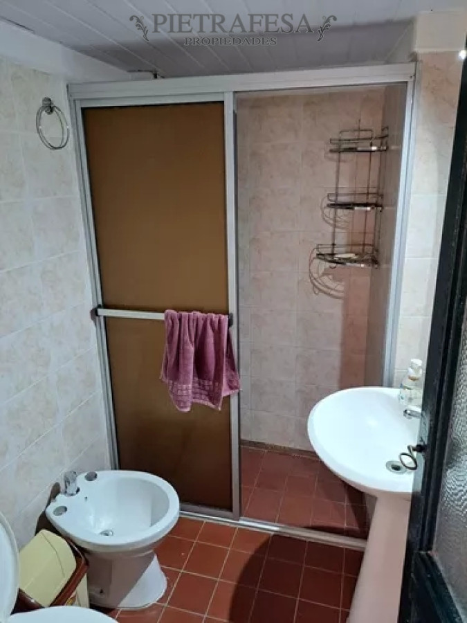 Casa ID.9868 - Casa en venta con renta, 4dorm, 2baños. Cordón.