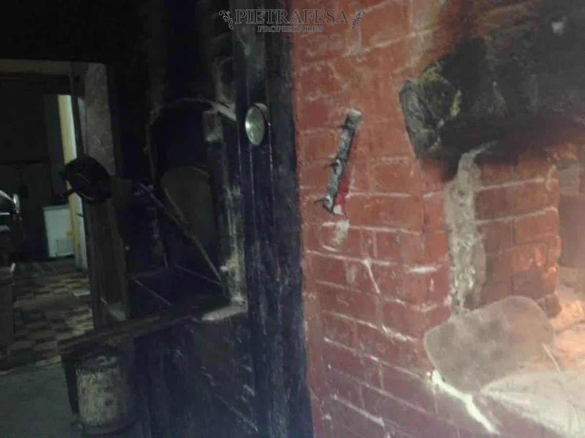 Casa ID.4307 - Casa en Venta + Comercio Rentado - 3 dormitorios - 2 baños - garaje - Aires Puros