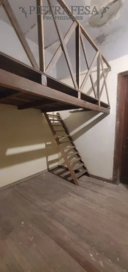 Casa ID.13609 - Casa en venta con renta 4 dormitorios, 1 baño, patio-Aguada