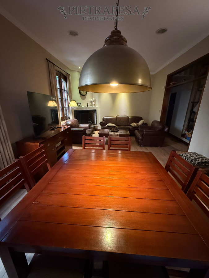 Casa ID.10966 - Casa a la venta, 4 dormitorios, 3 baños, patio, terraza con jacuzzi, garaje 3 autos - Pocitos