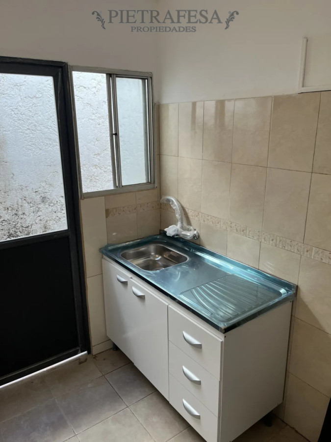Casa ID.16326 - Casa en alquiler, 3 dormitorios, 1 baño, patio. Union.