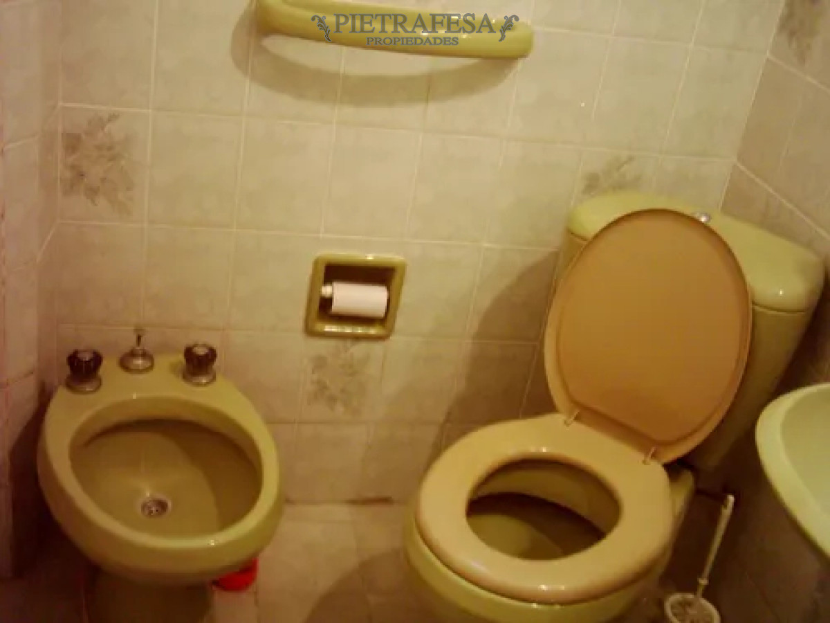 Casa ID.13616 - Casa en alquiler, 2dormitorios, 1baño, patio, garaje. Buceo.