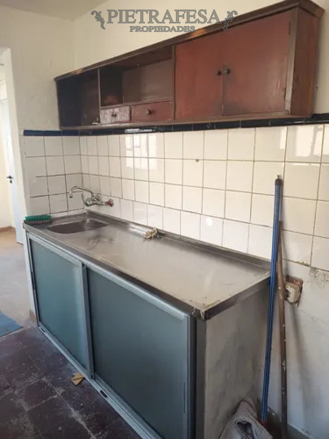 Casa ID.14576 - Casa en alquiler, 6 dormitorios, 2 baños, patio con parrillero, cocheras, azotea. Colon.