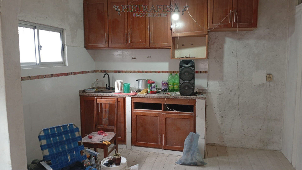 Casa ID.16020 - Casa en alquiler, 2 dormitorios, 1 baño, patio, cochera. La Teja.