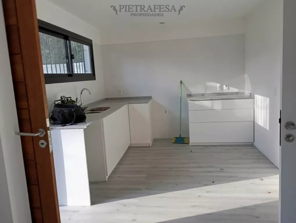 Casa ID.10750 - Casa en venta 3 dormitorios,4 baños, cochera- Parque de Solymar