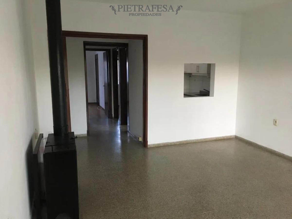 Casa ID.13893 - Casa de altos en venta, 2 dormitorios, 1 baño-Malvin 