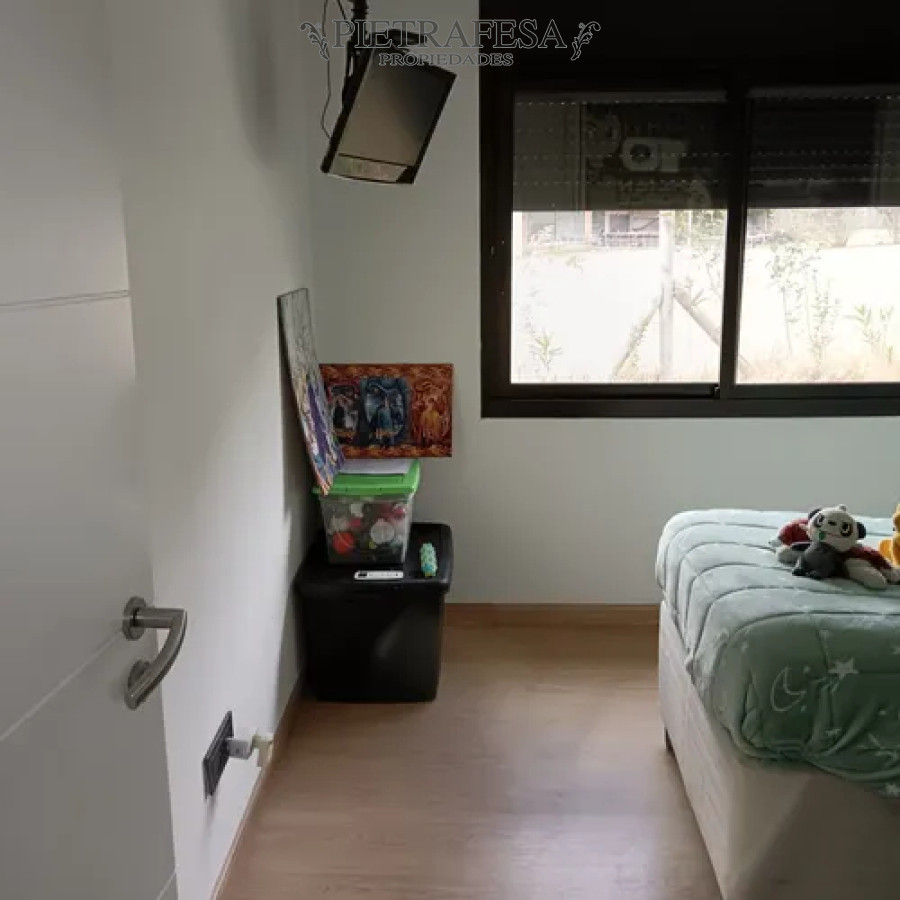 Casa ID.14219 - Casa en venta, 4 dormitorios, 2 baños, barbacoa, piscina, cochera. Cumbres de Carrasco.