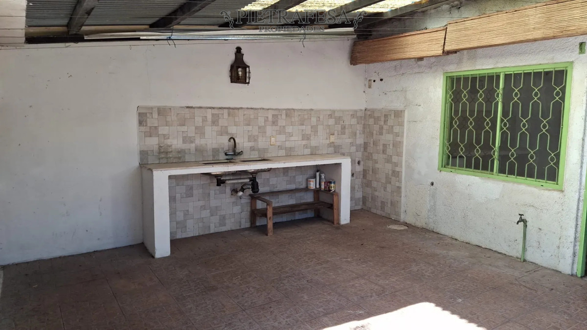 Casa ID.15846 - Casa en alquiler, 3 dormitorios, 1 baño, patio, cochera. Union.