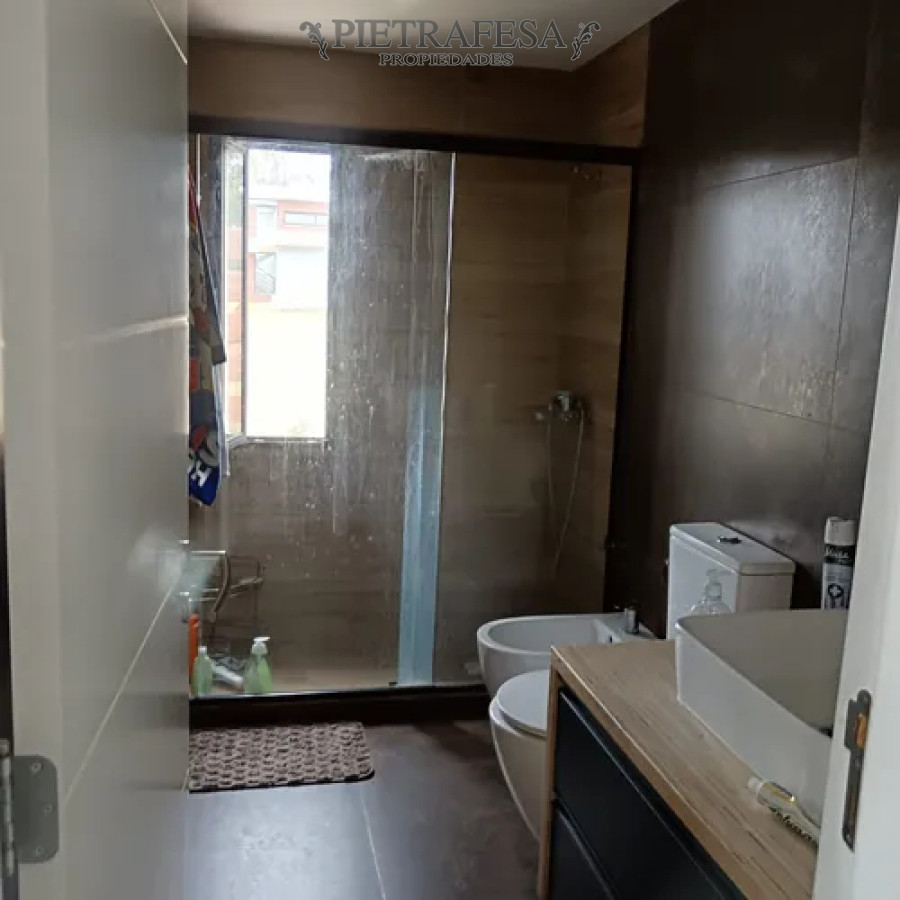 Casa ID.14219 - Casa en venta, 4 dormitorios, 2 baños, barbacoa, piscina, cochera. Cumbres de Carrasco.