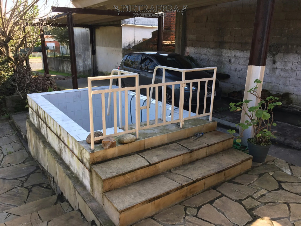 Casa ID.1424 - Casa en venta con renta 4 dormitorios 2 baños con garaje y patio- Av. San Martín - Cerrito