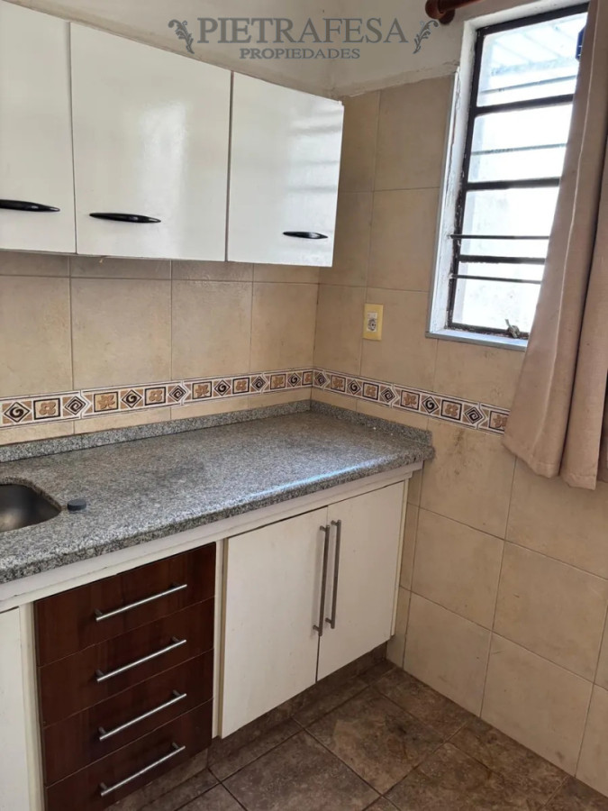 Casa ID.14872 - Casa en alquiler, 2 dormitorios, 1 baño, terraza. Brazo Oriental.