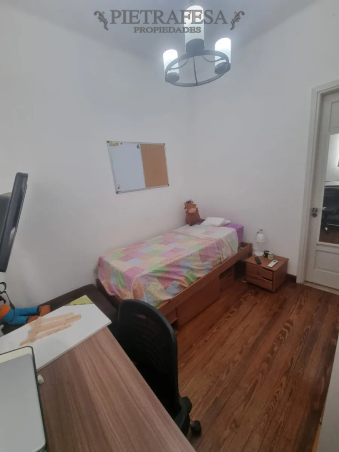 Casa ID.15018 - Casa en venta, 4 dormitorios, 2 baños, terraza con parrillero. Bella Vista.