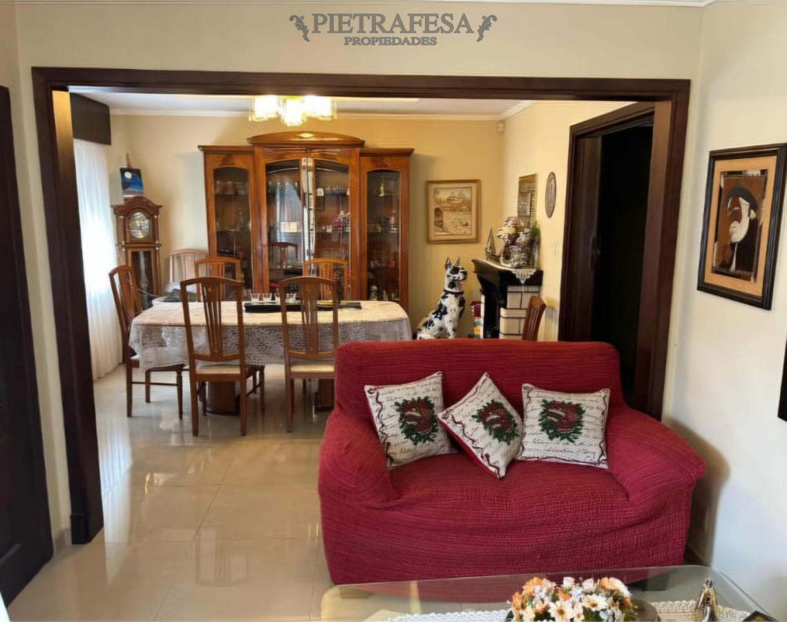 Casa ID.15606 - Casa + galpón en alquiler, 3 dormitorios, 2 baños, patio, barbacoa, garaje. Malvin Norte.