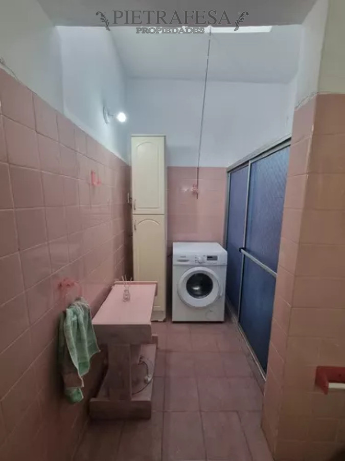 Casa ID.13118 - Casa en alquiler, 3dormitorios, 1baño, patio. Tres Cruces.