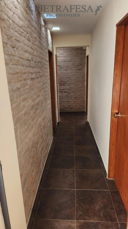 Casa ID.14532 - Casa en alquiler, 2 dormitorios, 1 baño, patio, cochera. Parque Carrasco.