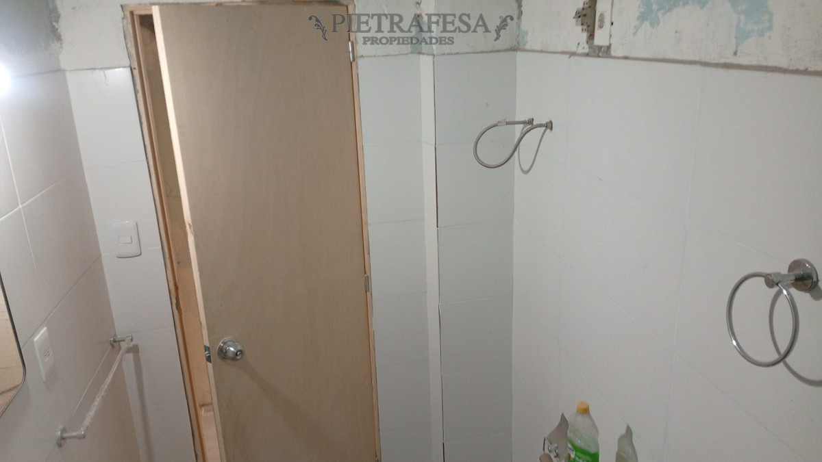 Casa ID.16020 - Casa en alquiler, 2 dormitorios, 1 baño, patio, cochera. La Teja.