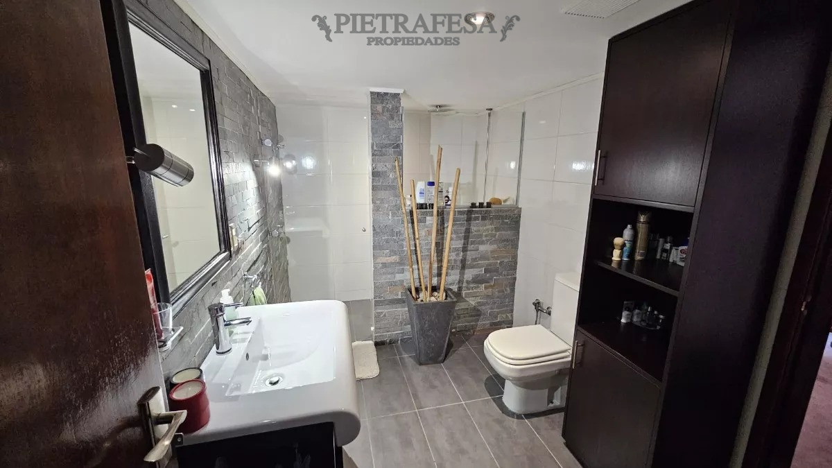 Casa ID.12647 - 2 Casas en venta,5 dormitorios, piscina, garaje-Malvin 
