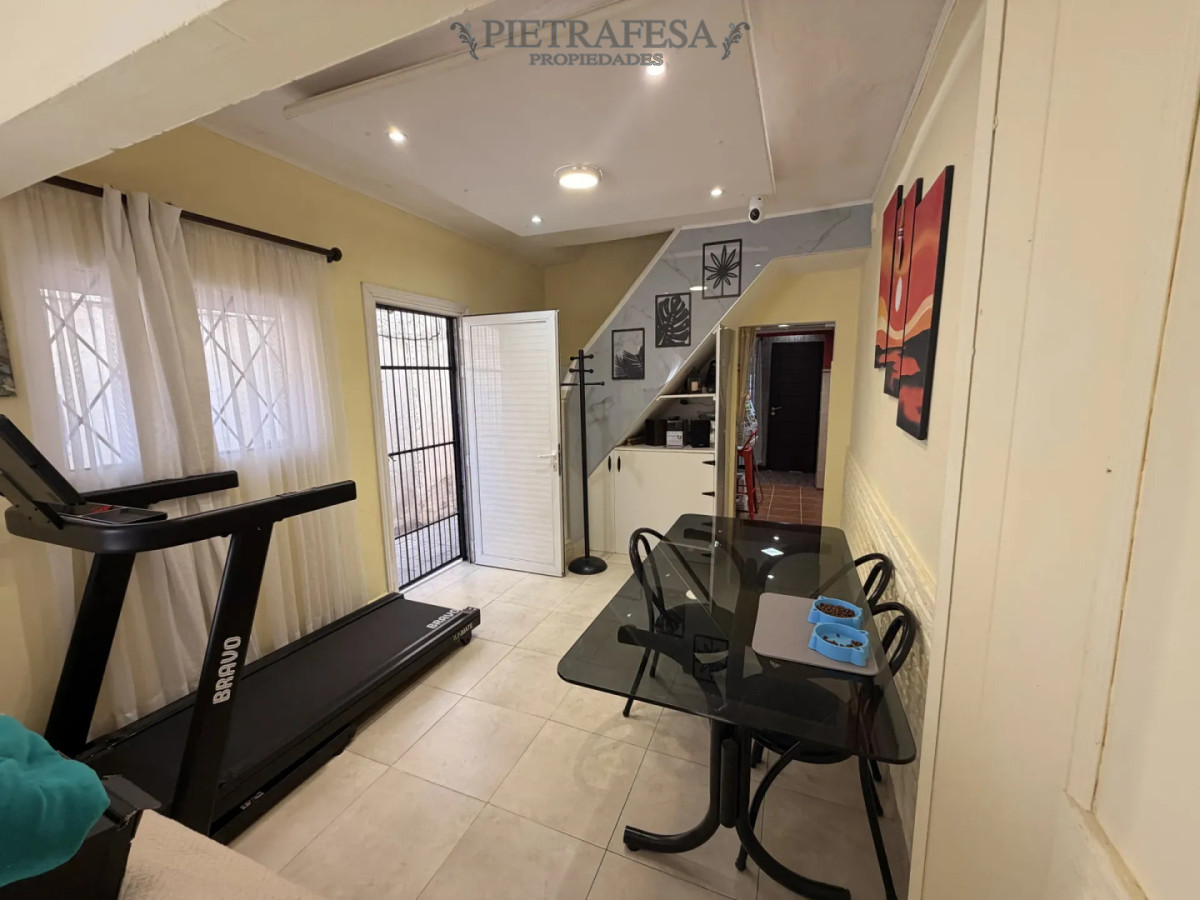 Casa ID.15660 - Casa en venta, 2 dormitorios, 1 baño, patio, garaje. La Blanqueada.