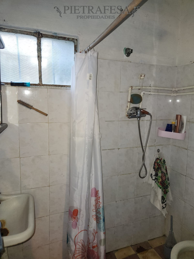 Casa ID.7987 - Casa mas apto en venta, 3 dormitorios, 2 baños, fondo y cochera-  José Piendibene -Jardines del Hipódromo