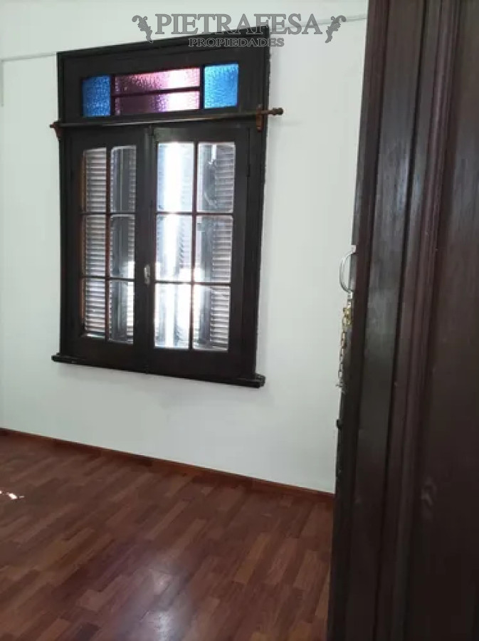 Casa ID.14346 - Casa en venta con renta, 5 dormitorios, 1 baño, patio, cochera. Cordón.