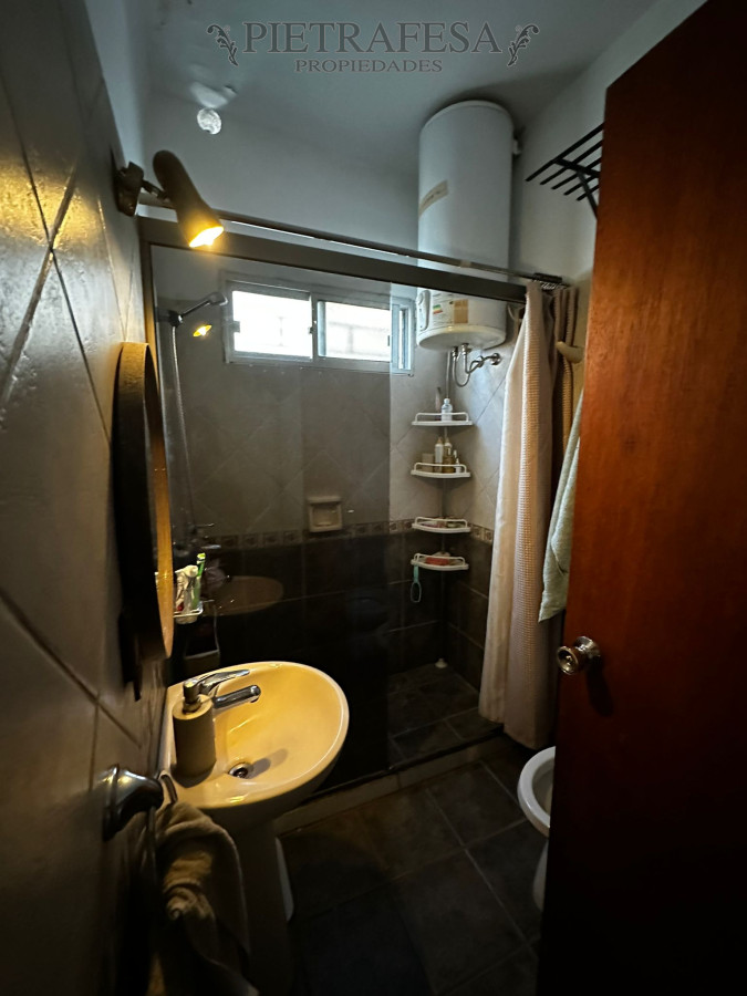 Casa ID.9588 - Casa en venta con renta,3 dormitorios,patio,cochera-Bolivar