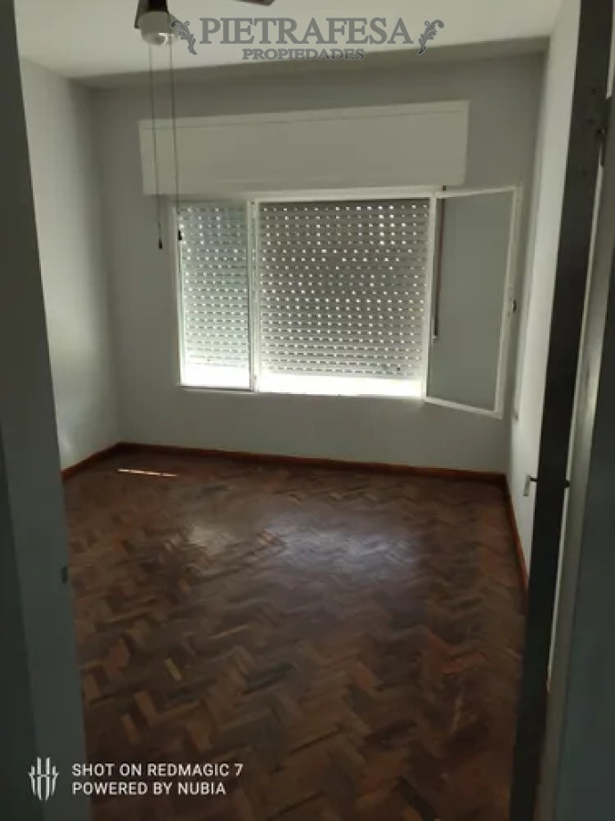 Casa ID.14497 - Casa + galpones en alquiler, 2 dormitorios, 1 baño, patio con parrillero, garaje. Bella Italia.