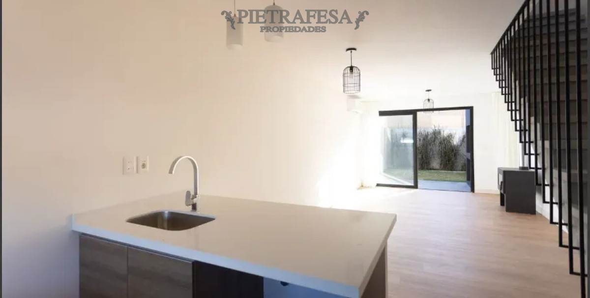 Casa ID.16424 - Casa en venta - 2 dormitorios - 1 baño - Cochera 