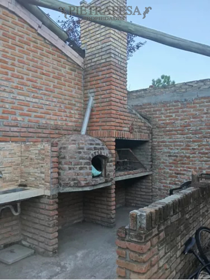 Casa ID.12701 - Casa en venta, 8dormitorios, 2baños, patio, cochera, piscina. El Pinar.