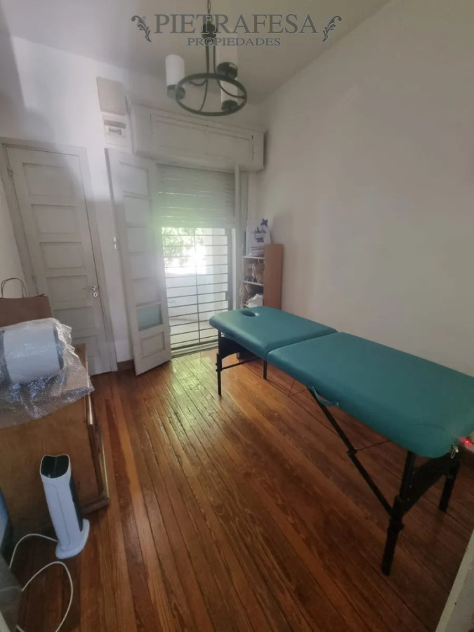 Casa ID.15018 - Casa en venta, 4 dormitorios, 2 baños, terraza con parrillero. Bella Vista.