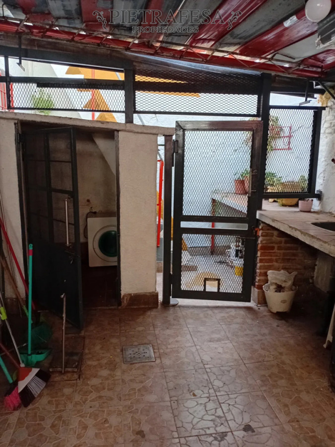 Casa ID.15836 - Casa en alquiler, 3 dormitorios, 3 baños, patio, garaje. Capurro.