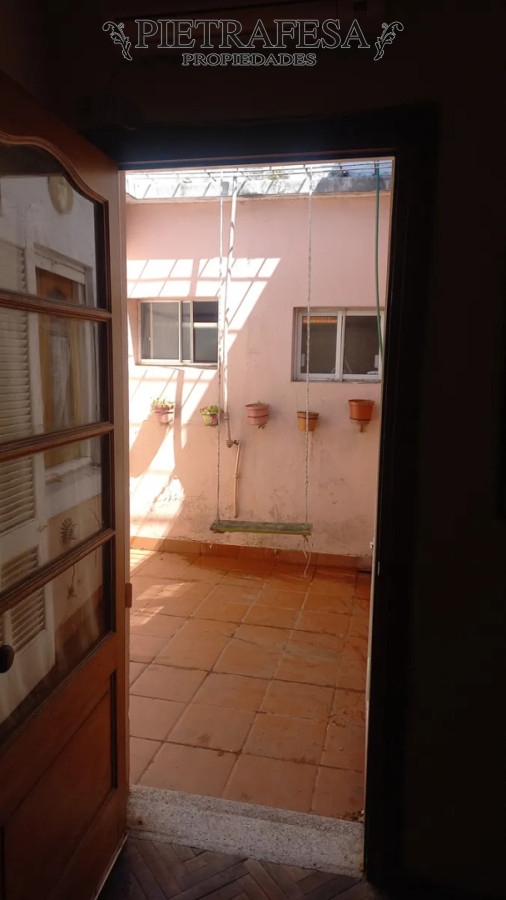 Casa ID.15014 - Casa en venta, 3 dormitorios, 2 baños, patio con parrillero. Punta Carretas.