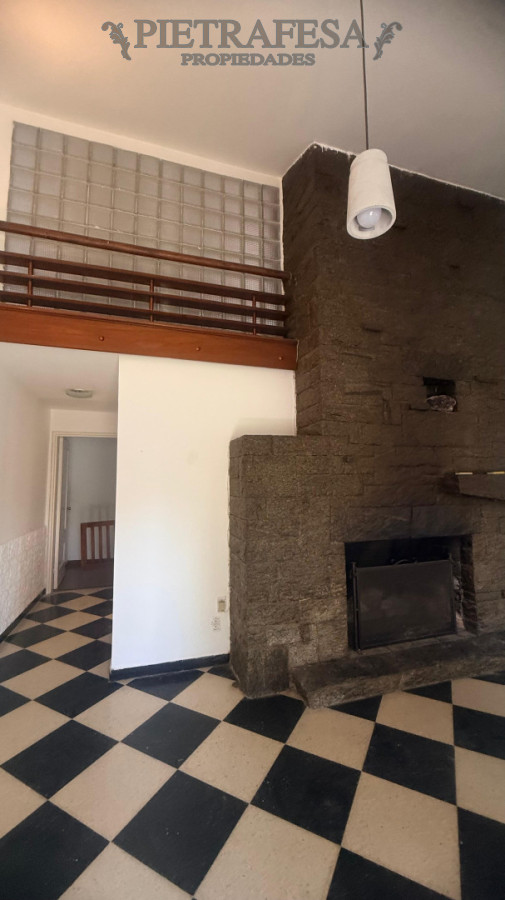 Casa ID.16023 - Casa en alquiler, 3 dormitorios, 2 baños, patio con parrillero, garaje. Punta Gorda.