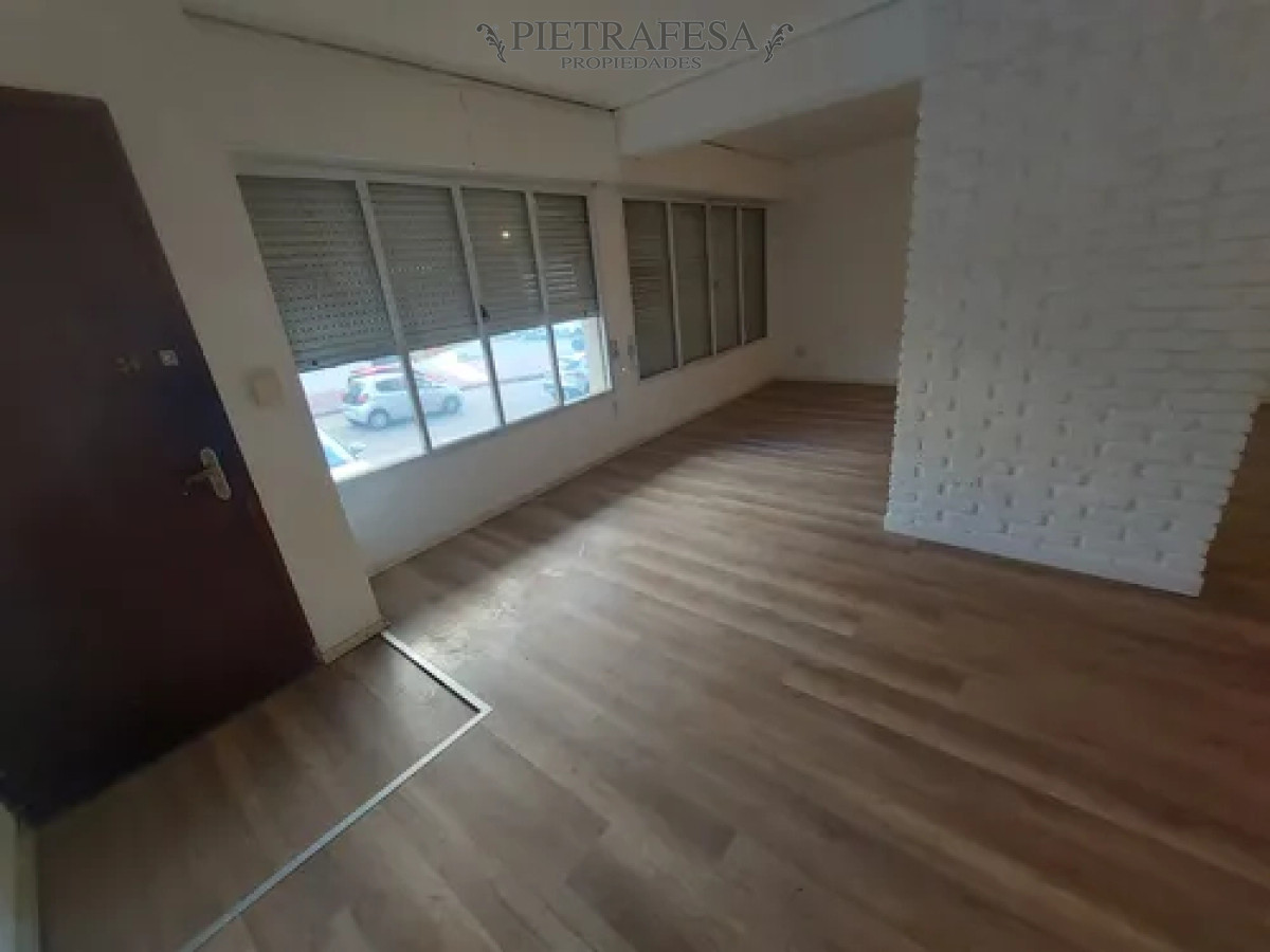 Casa ID.14336 - Casa en venta, 4 dormitorios, 3 baños, patio con parrillero, garaje doble. Puertito del Buceo.