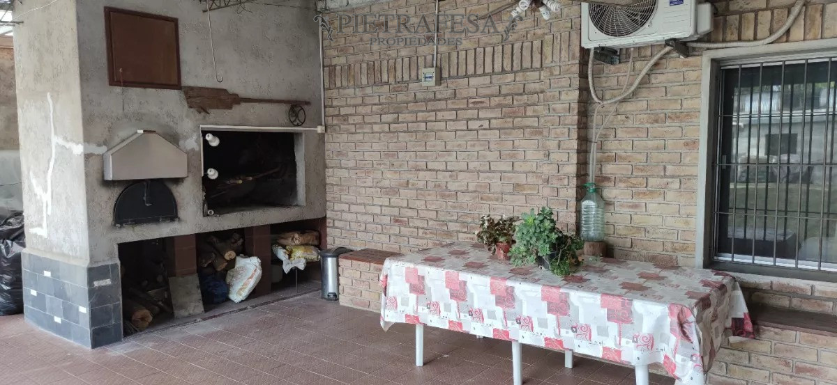 Casa ID.9911 - Casa en venta 3 dormitorios, 2 baños, fondo, gje- Bella Italia