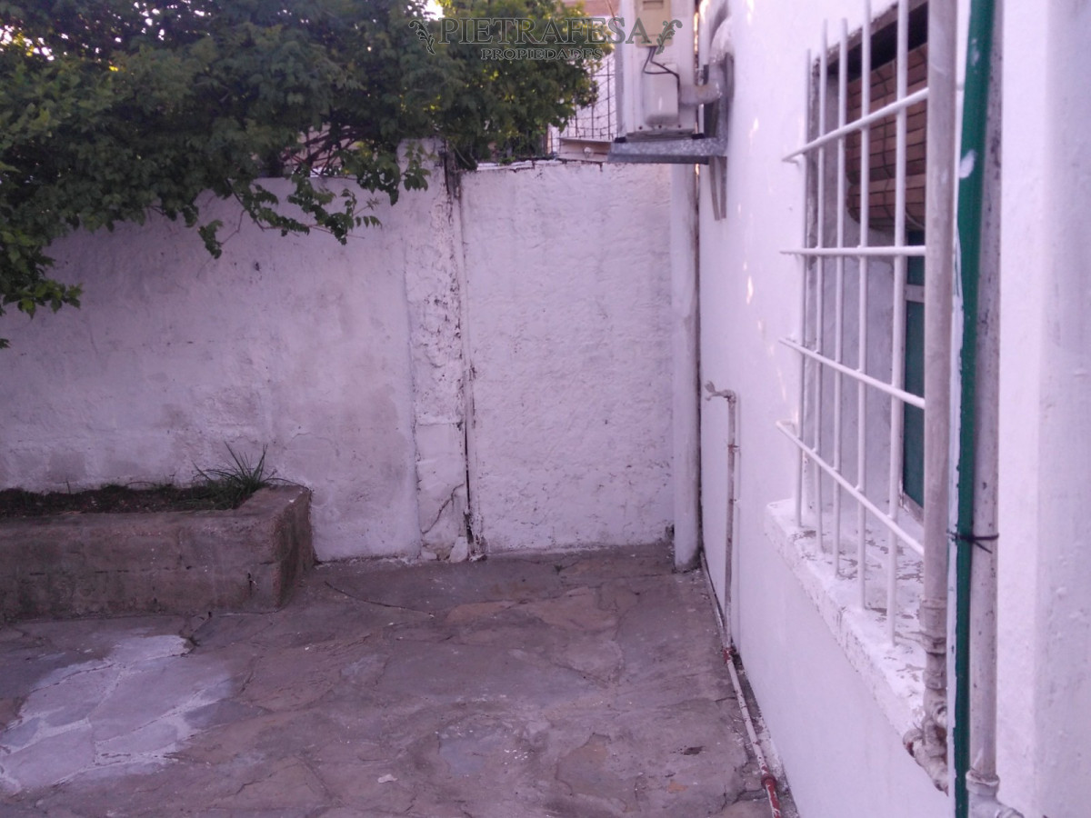 Casa ID.3910 - Casa en Venta con Renta - 2 dormitorios - 1 baño - Andres Gomez - Malvin