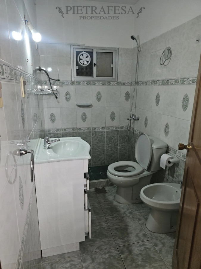 Casa ID.15859 - Casa en alquiler, 3 dormitorios. 2 baños. La Teja.