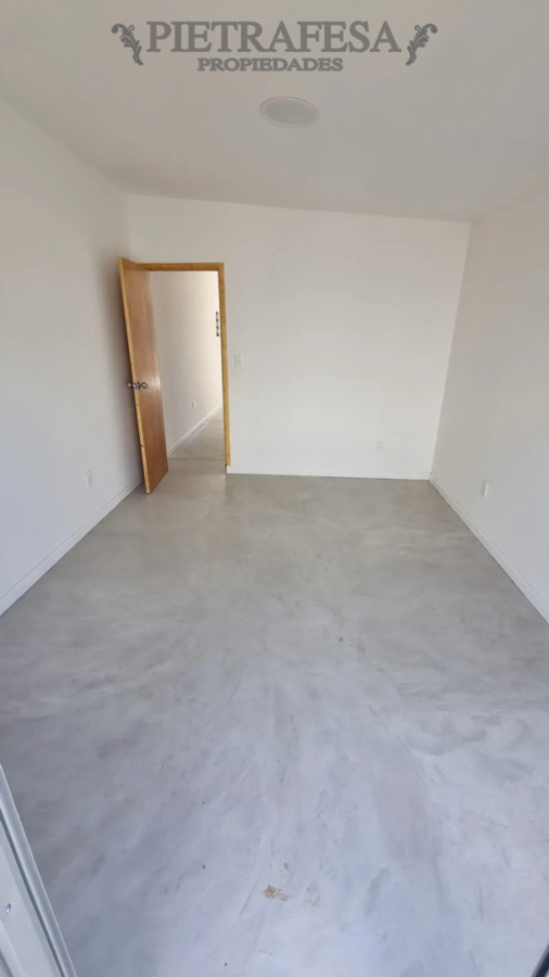 Casa ID.15357 - Casa en alquiler, 1 dormitorio, 1 baño, patio, cochera. Solymar.