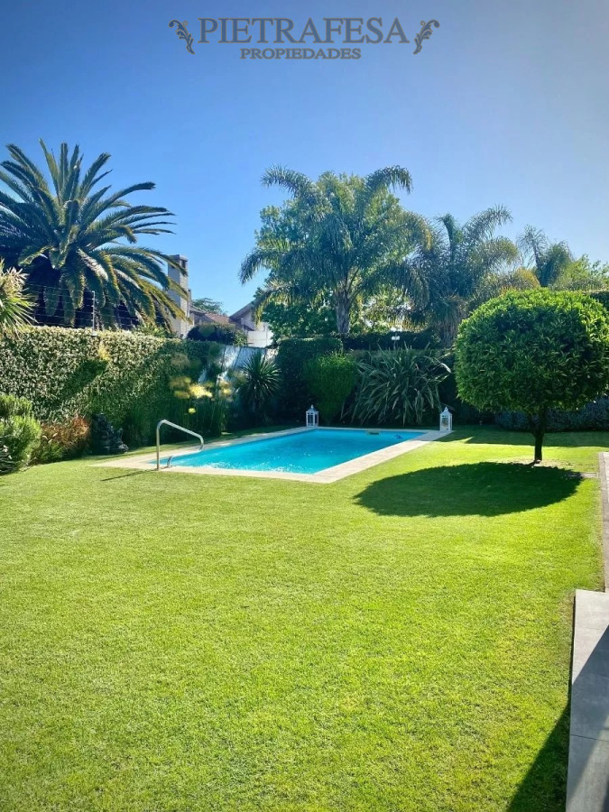 Casa ID.6238 - Casa en venta 3 dormitorios, 3 baños, fondo con barbacoa, piscina y garaje-Lancasteriana-Carrasco Norte