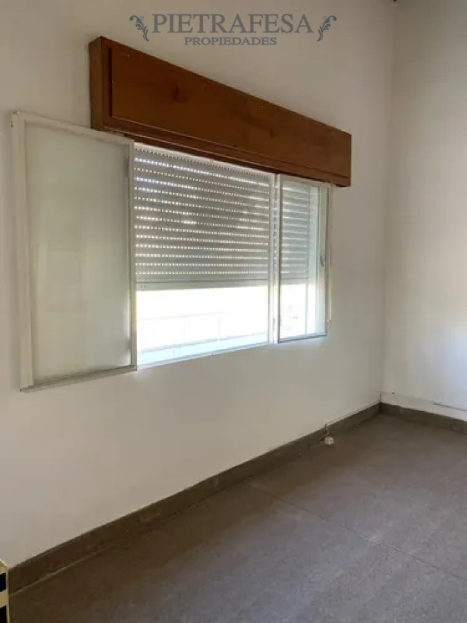 Casa ID.13916 - Casa en alquiler, 3 dormitorios, 1 baño, patio, cochera. Cerro.