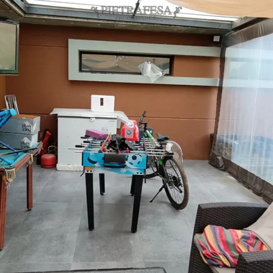 Casa ID.14219 - Casa en venta, 4 dormitorios, 2 baños, barbacoa, piscina, cochera. Cumbres de Carrasco.