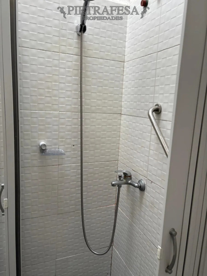 Casa ID.14872 - Casa en alquiler, 2 dormitorios, 1 baño, terraza. Brazo Oriental.